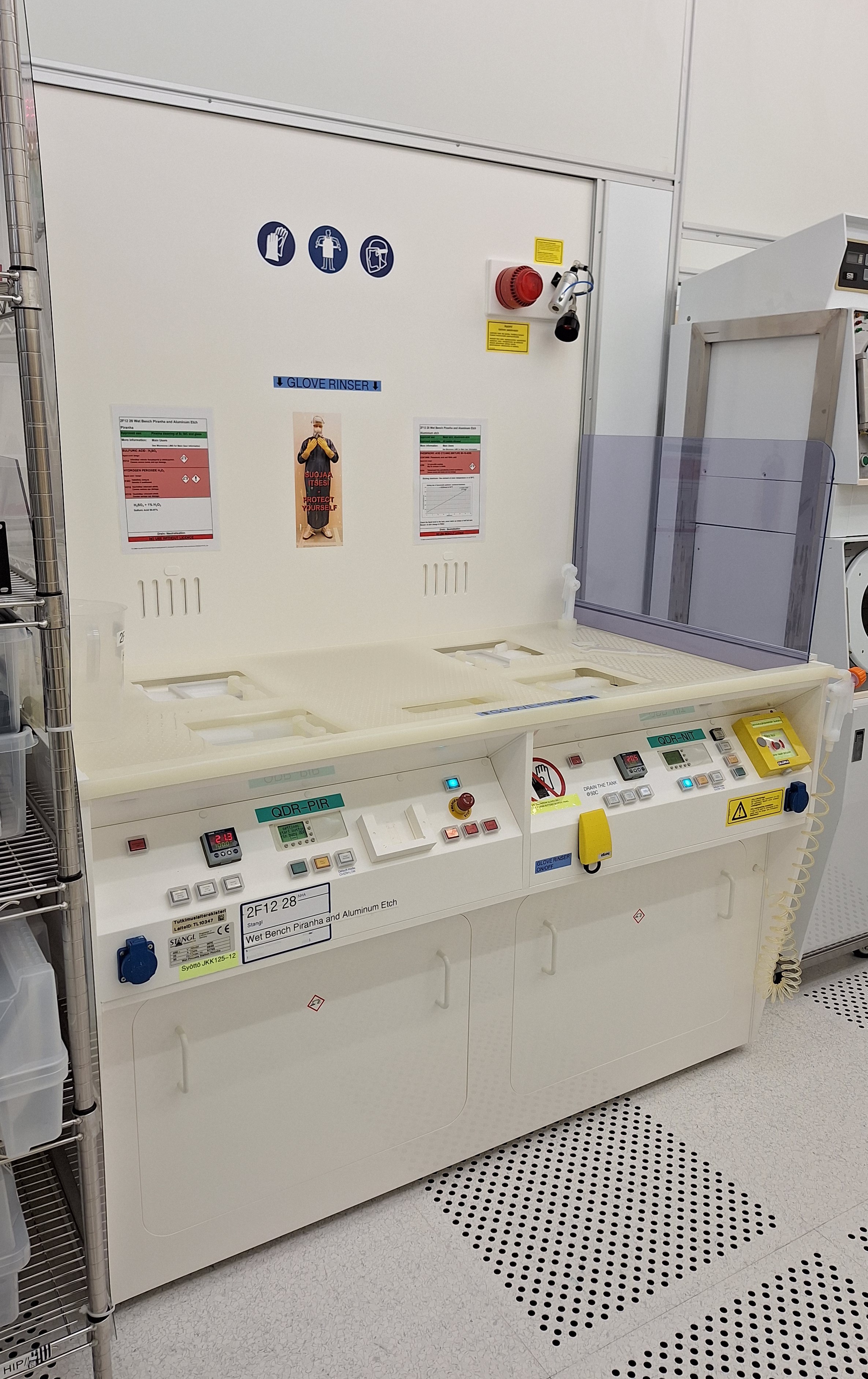 Picture of Wet Bench Piranha and Aluminum Etch